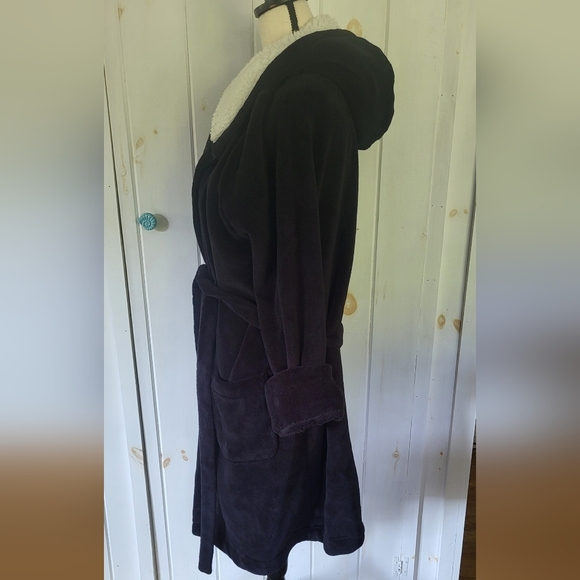Victoria Secret Plush Sherpa Fleece Lined Hooded Sleep Robe - Picture 6 of 10